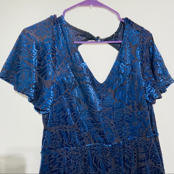 Torrid NAVY VELVET PRINTED V-NECK SKATER DRESS - Picture 6 of 11